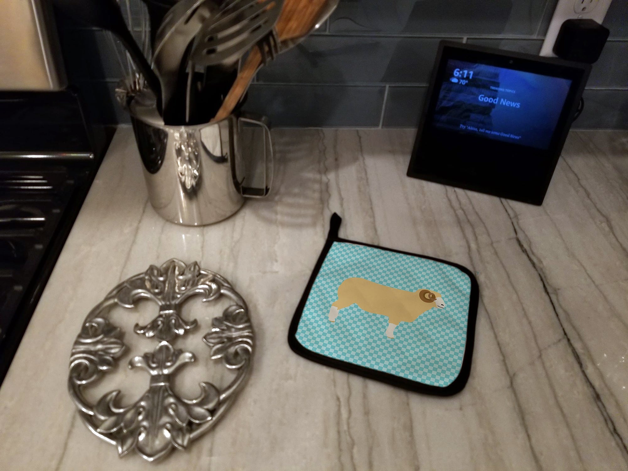 Horned Dorset Sheep Blue Check Pot Holder Set of 2 Heat Resistant Quilted Hot Pads 7.5 x 7.5 Inch, Insulated Kitchen Trivets for Cooking & Baking
