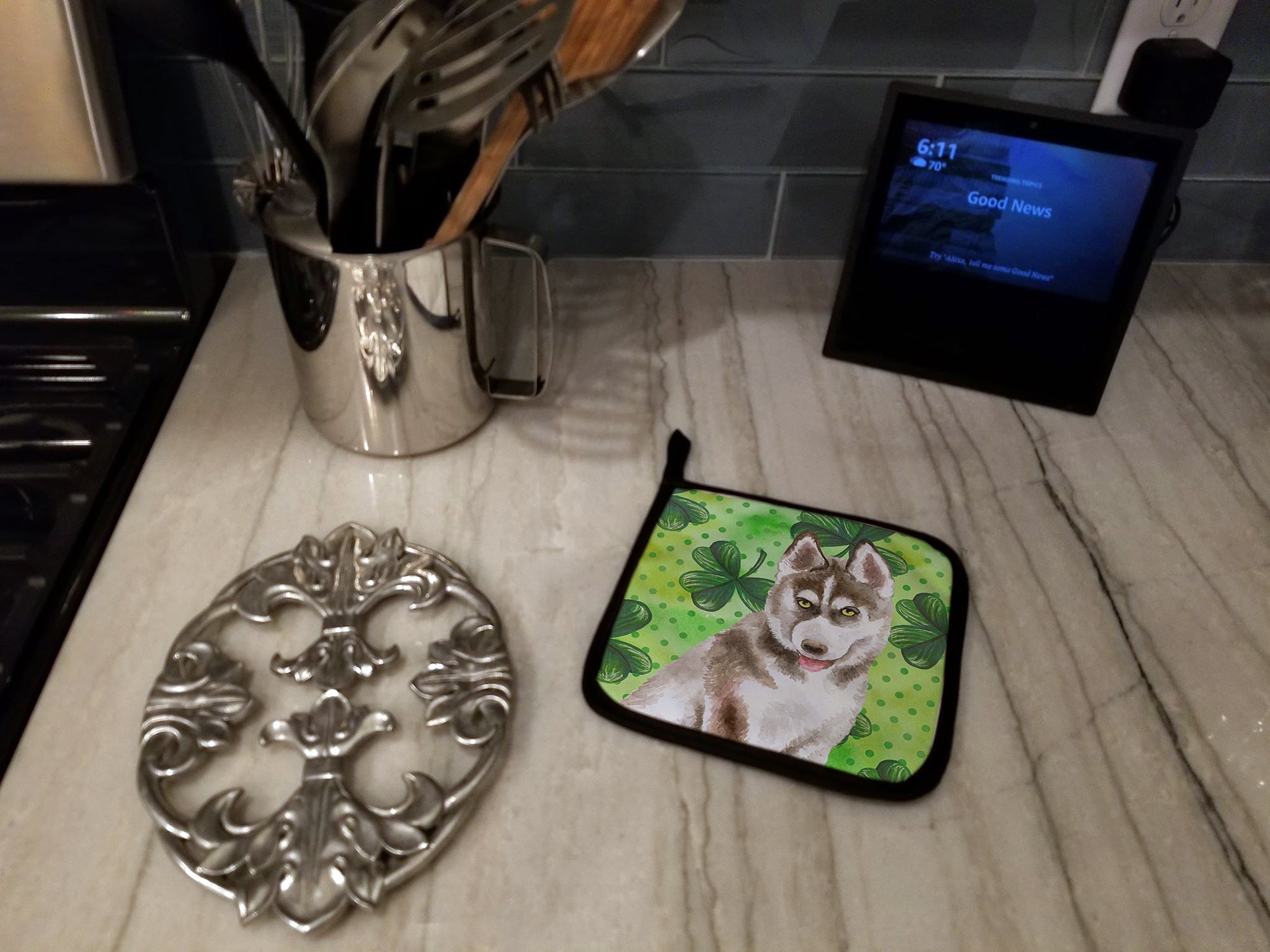 Siberian Husky Grey St Patrick's Pot Holder Set of 2 Heat Resistant Quilted Hot Pads 7.5 x 7.5 Inch, Insulated Kitchen Trivets for Cooking & Baking