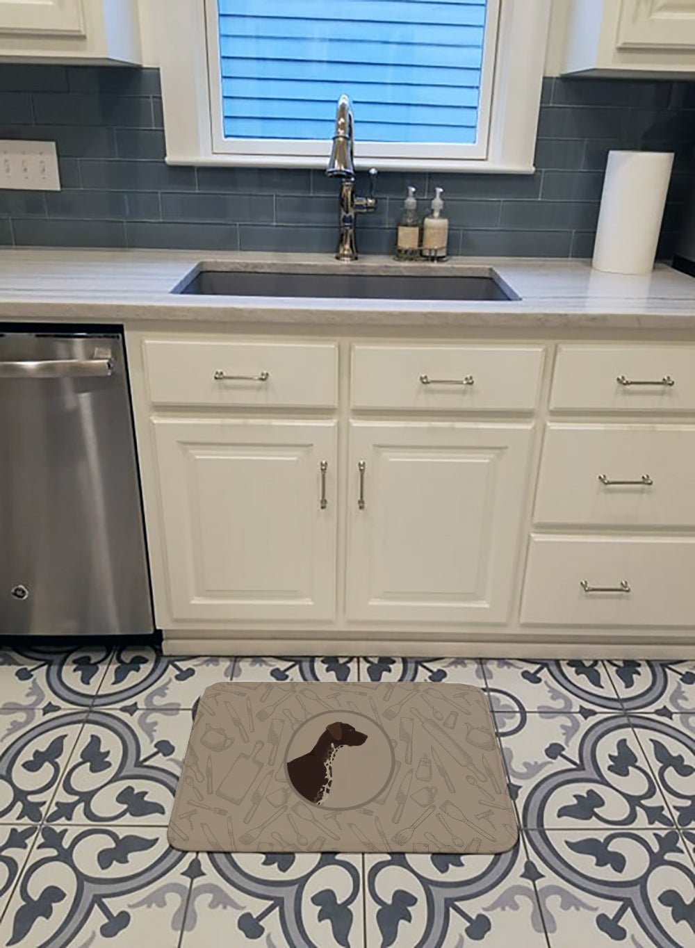 German Shorthaired Pointer In the Kitchen Memory Foam Kitchen Mat Machine Washable Anti-Fatigue Cushion Comfort Bath or Kitchen Rug