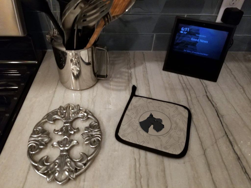 Scottish Terrier In the Kitchen Pot Holder Set of 2 Heat Resistant Quilted Hot Pads 7.5 x 7.5 Inch, Insulated Kitchen Trivets for Cooking & Baking