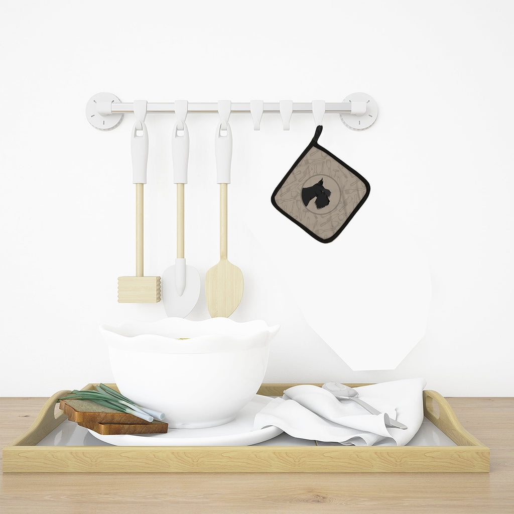 Scottish Terrier In the Kitchen Pot Holder Set of 2 Heat Resistant Quilted Hot Pads 7.5 x 7.5 Inch, Insulated Kitchen Trivets for Cooking & Baking