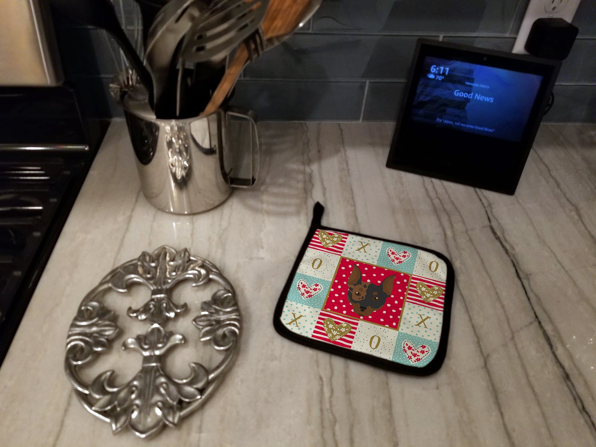 Harlequin Pinscher Love Pot Holder Set of 2 Heat Resistant Quilted Hot Pads 7.5 x 7.5 Inch, Insulated Kitchen Trivets for Cooking & Baking