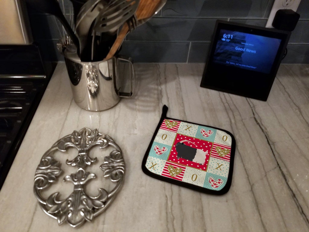 Welsh Black-Necked Goat Love Pot Holder Set of 2 Heat Resistant Quilted Hot Pads 7.5 x 7.5 Inch, Insulated Kitchen Trivets for Cooking & Baking