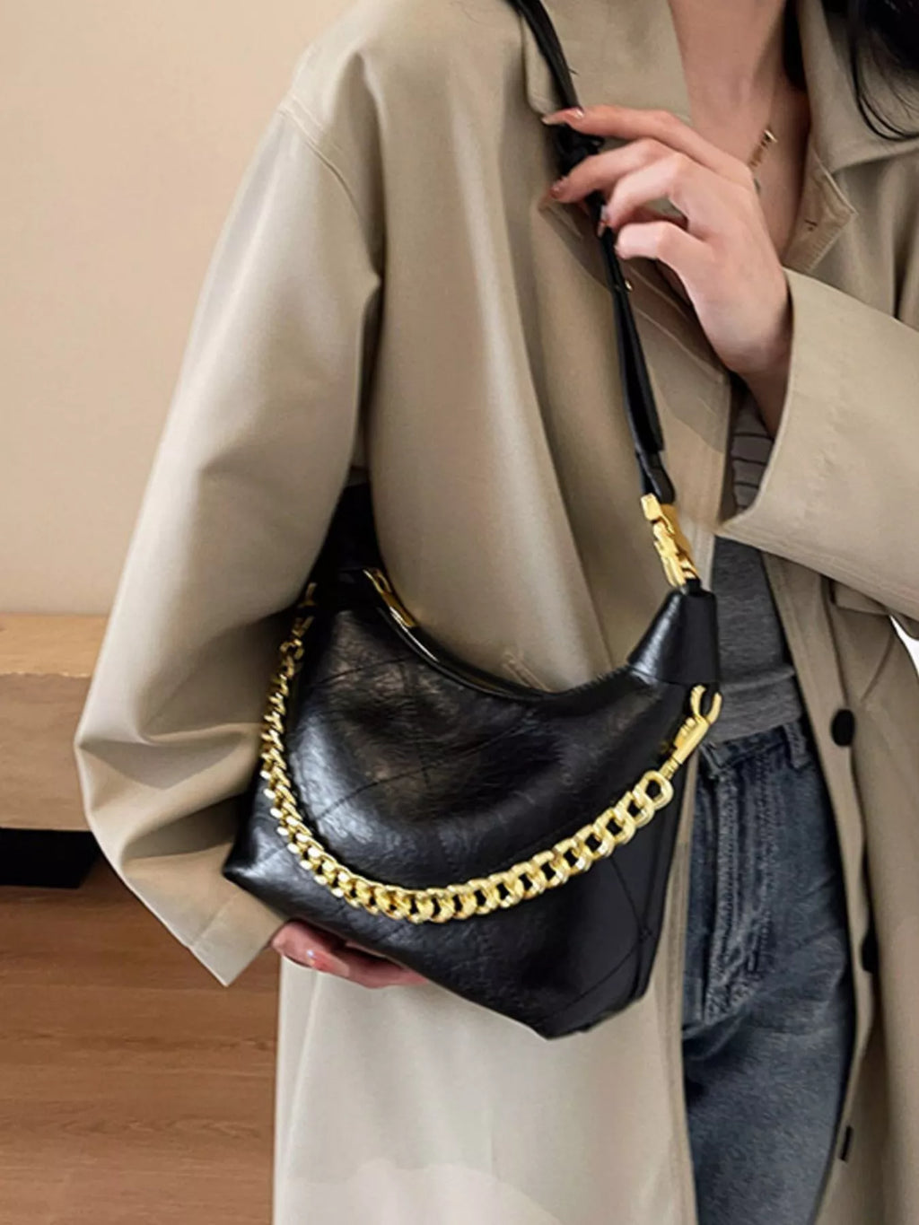 Chain Decor Leather Bag