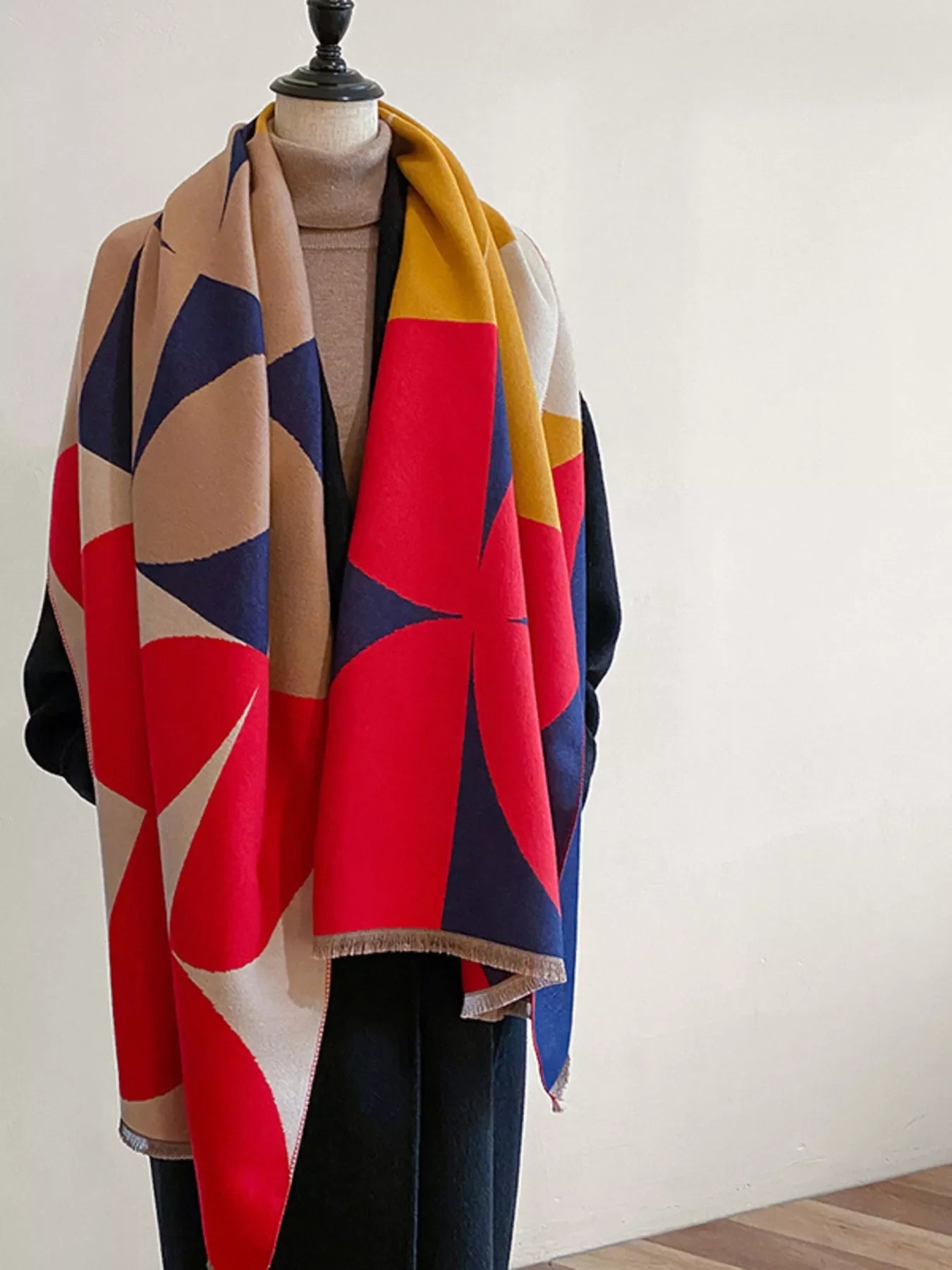 Contrast Raw Hem Scarf