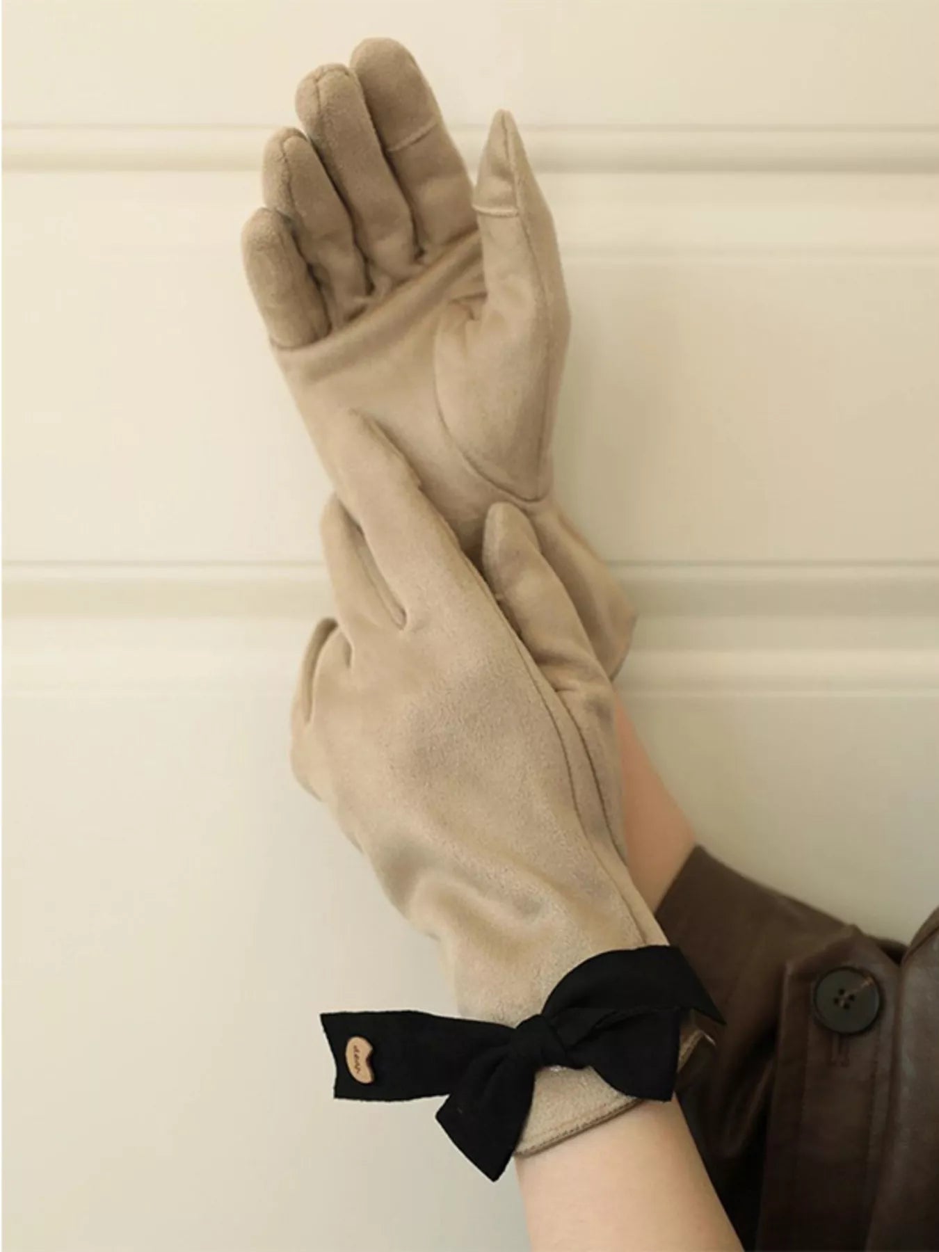 Bow-Decorated Gloves